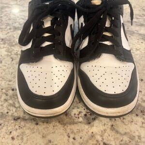 NIKE Dunk Low Black & White size 4.5Y panda euc
